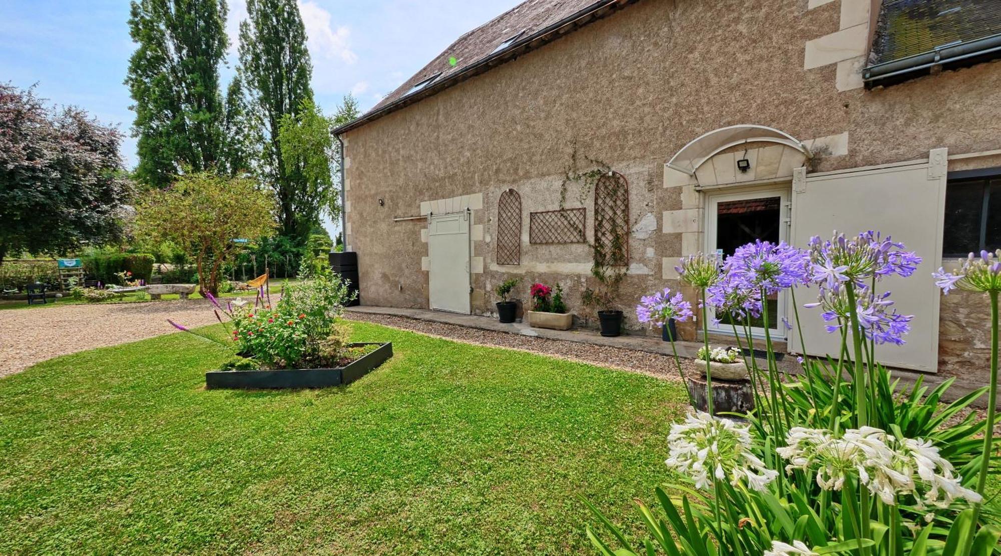A 2 Pas D Azay Hotel Neuil Exterior foto